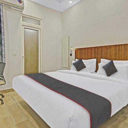 Townhouse Golden Frame Otel Ghaziabad Dış mekan fotoğraf