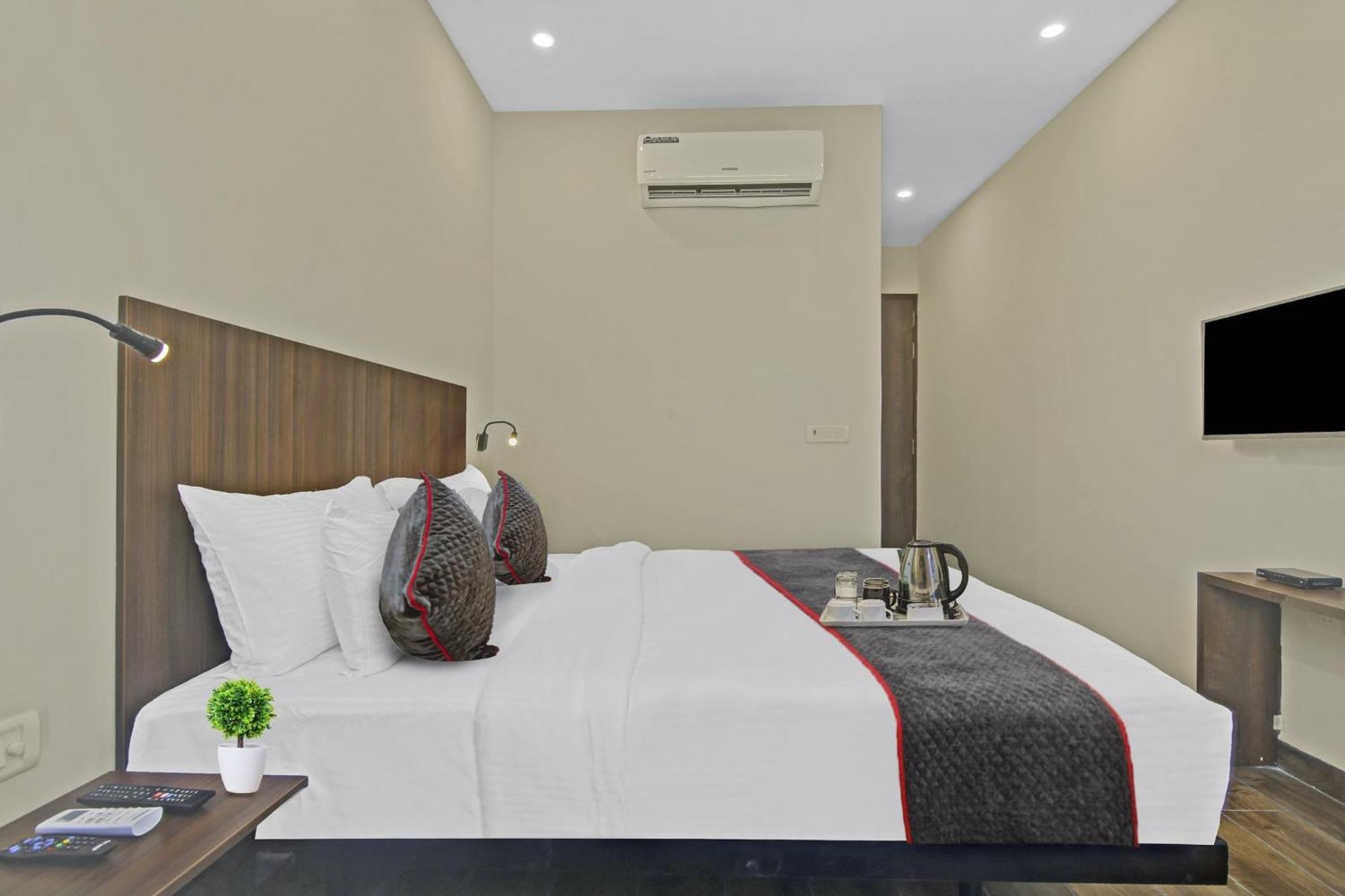 Townhouse Golden Frame Otel Ghaziabad Dış mekan fotoğraf