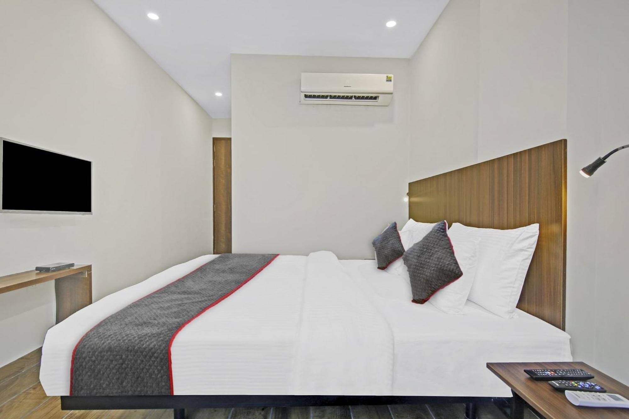 Townhouse Golden Frame Otel Ghaziabad Dış mekan fotoğraf
