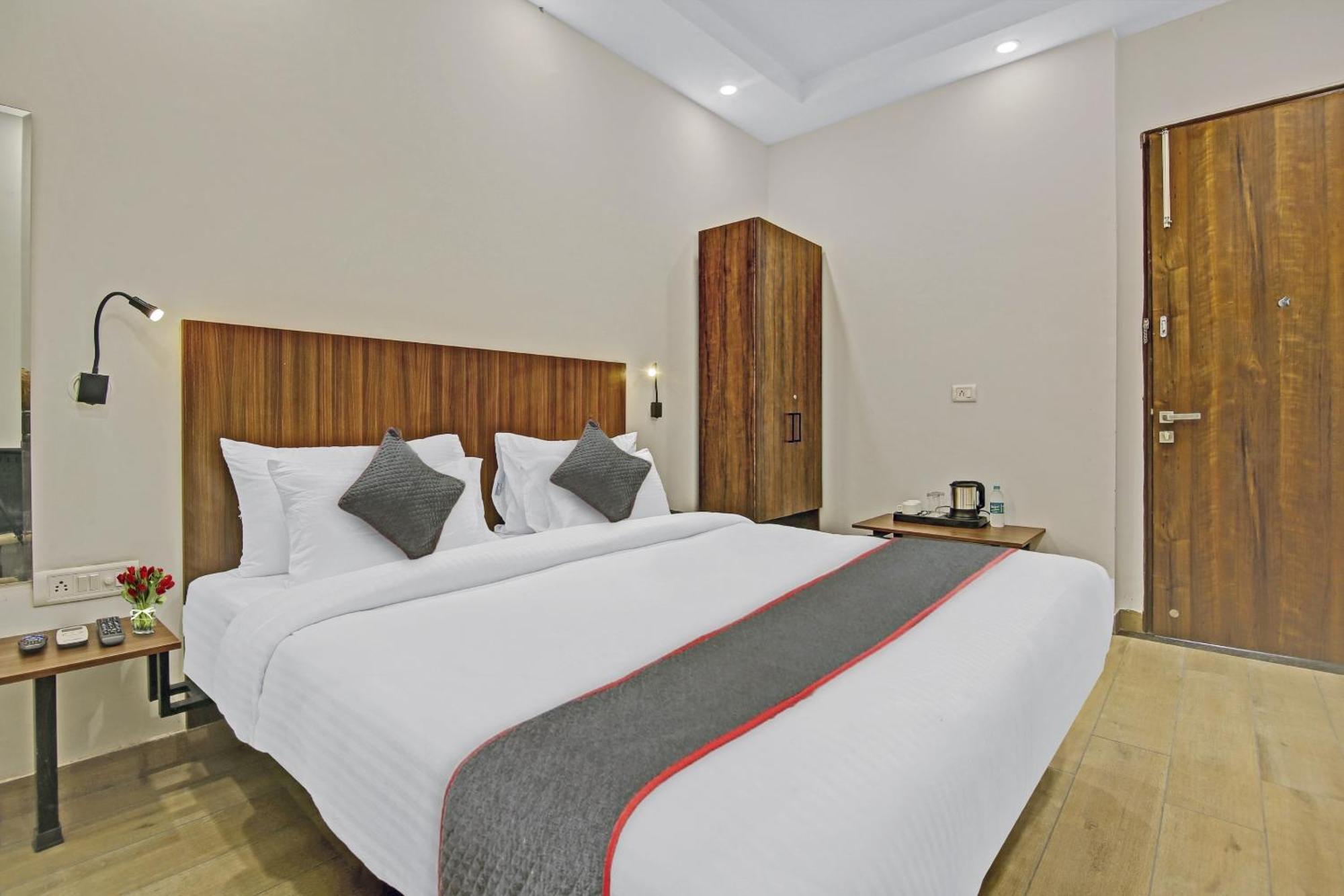 Townhouse Golden Frame Otel Ghaziabad Dış mekan fotoğraf