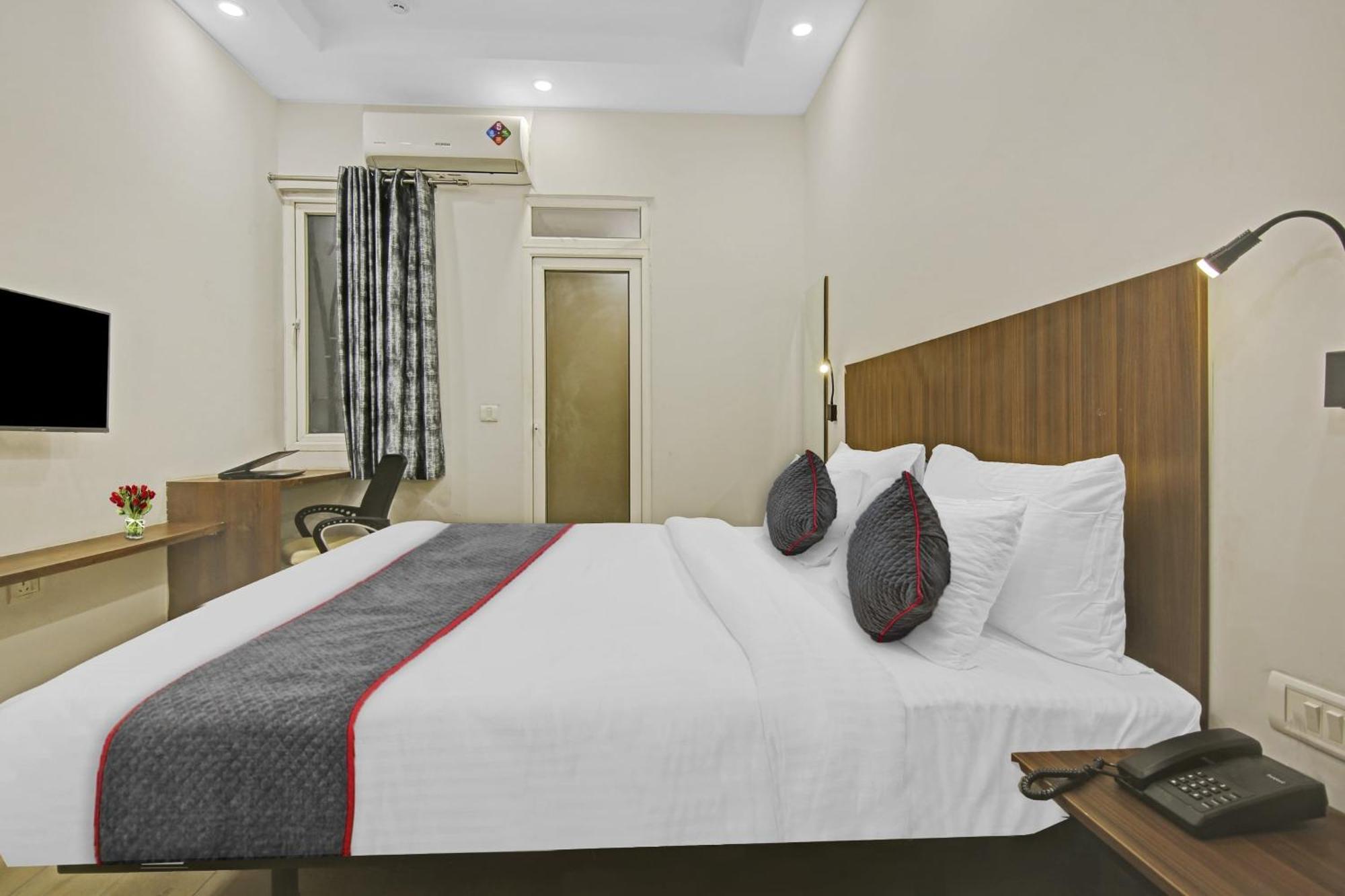 Townhouse Golden Frame Otel Ghaziabad Dış mekan fotoğraf