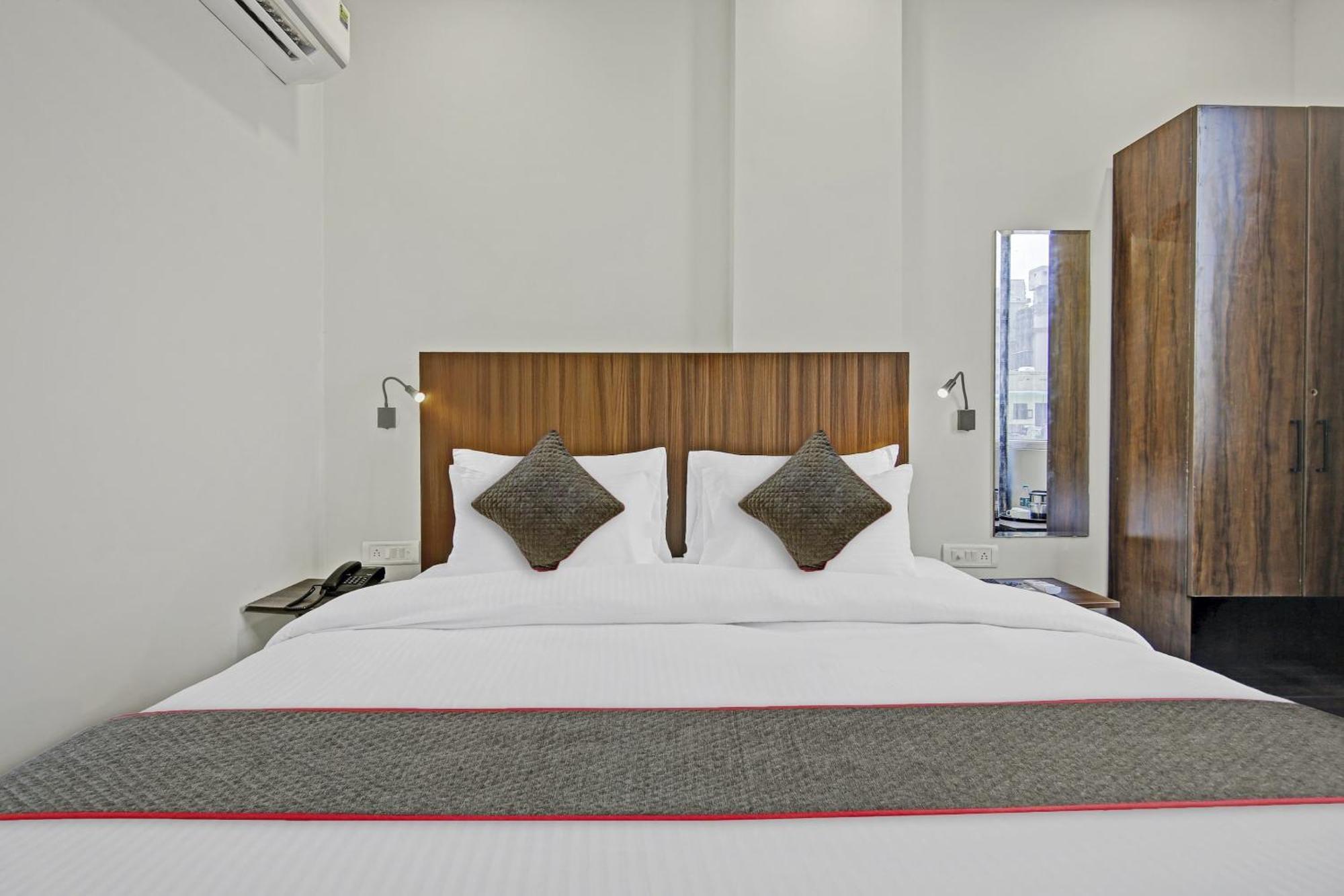 Townhouse Golden Frame Otel Ghaziabad Dış mekan fotoğraf