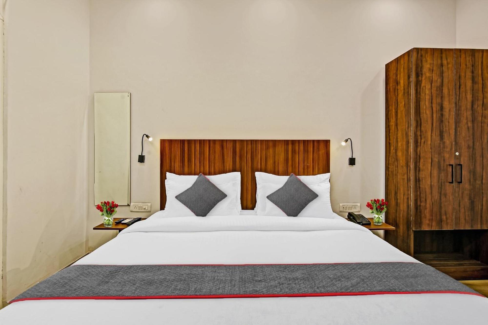 Townhouse Golden Frame Otel Ghaziabad Dış mekan fotoğraf