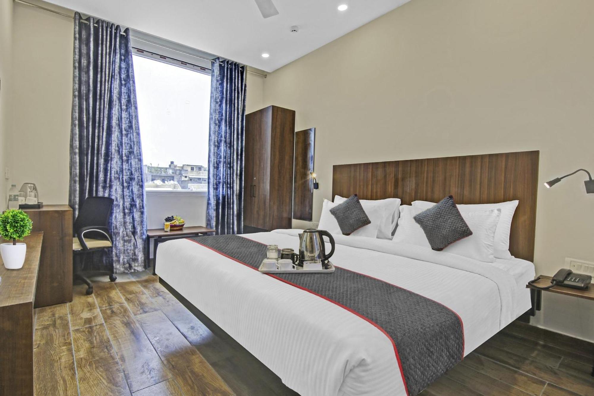 Townhouse Golden Frame Otel Ghaziabad Dış mekan fotoğraf