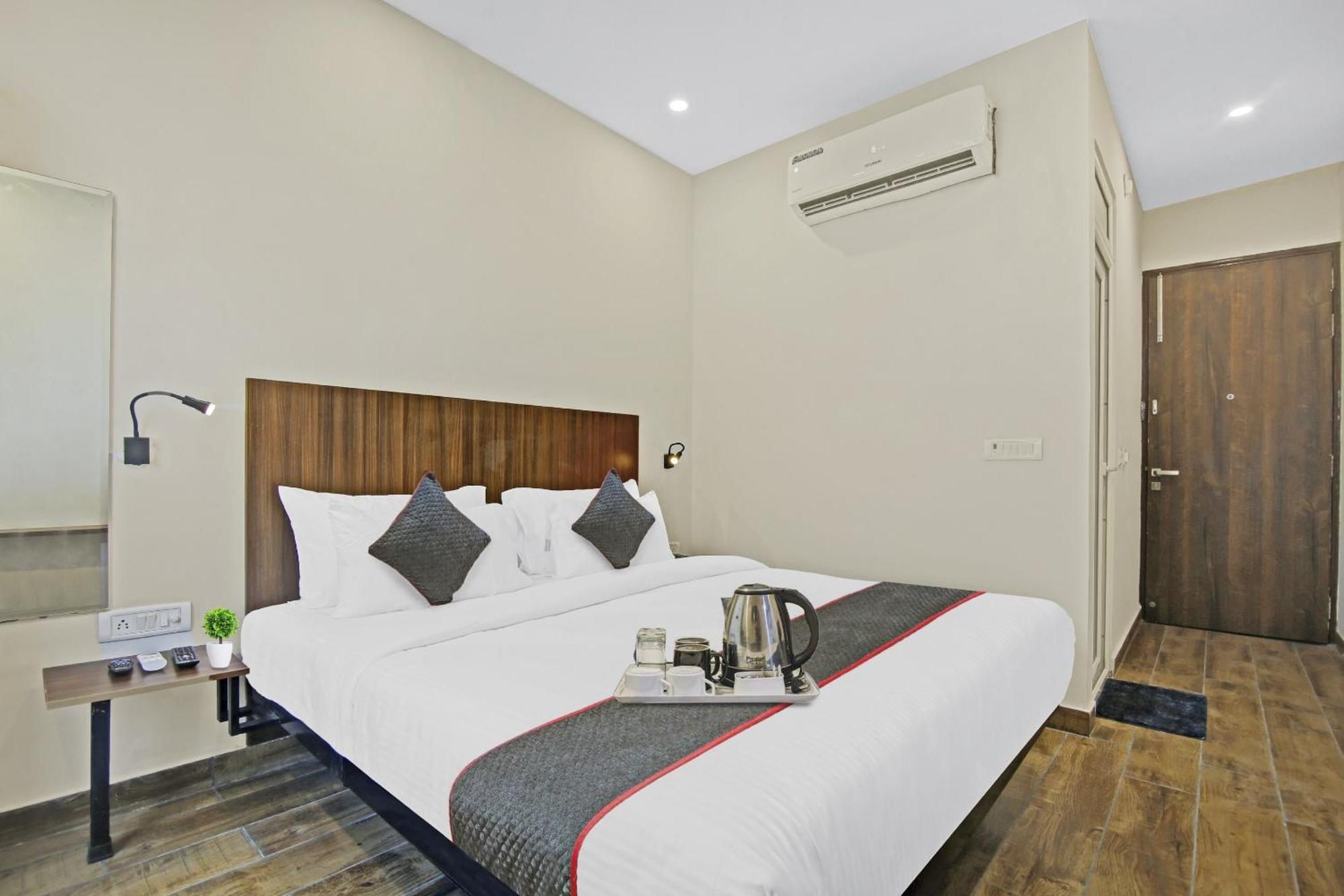 Townhouse Golden Frame Otel Ghaziabad Dış mekan fotoğraf