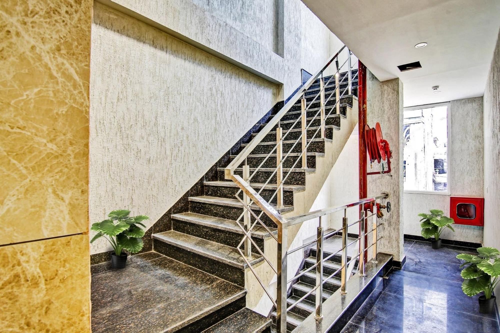 Townhouse Golden Frame Otel Ghaziabad Dış mekan fotoğraf